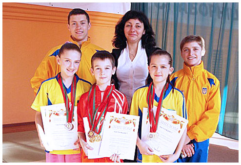 Екатерина Винниченко и ее воспитанники на открытом первенстве Белоруссии по спортивному ушу. 